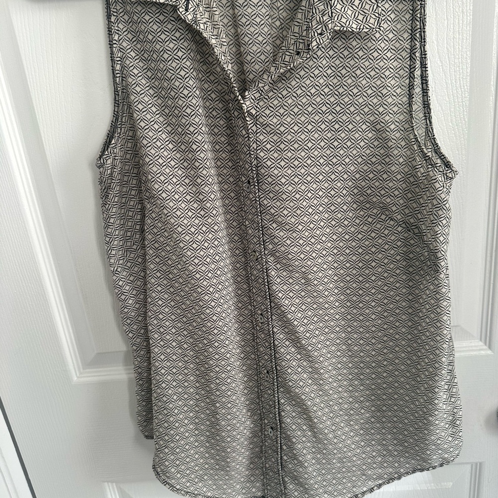 Sleeveless Geometric Pattern Top - Black and White